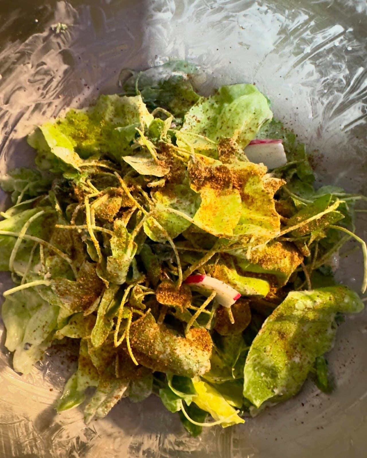 (Urzică, untișor, salată verde, ridiche, ceapă verde, măcriș)